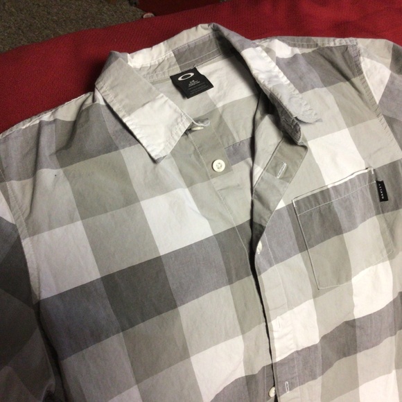 OAKLEY shirt - Picture 2 of 3